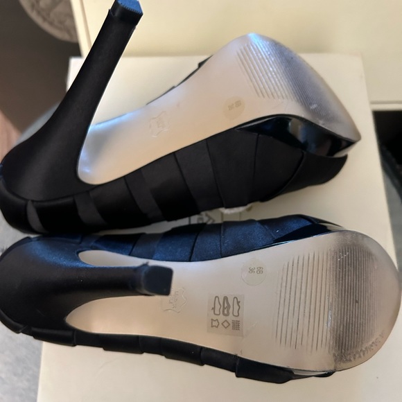 BCBGMAXAZRIA MA-LAURYN black satin heels Size 6M - Picture 4 of 5